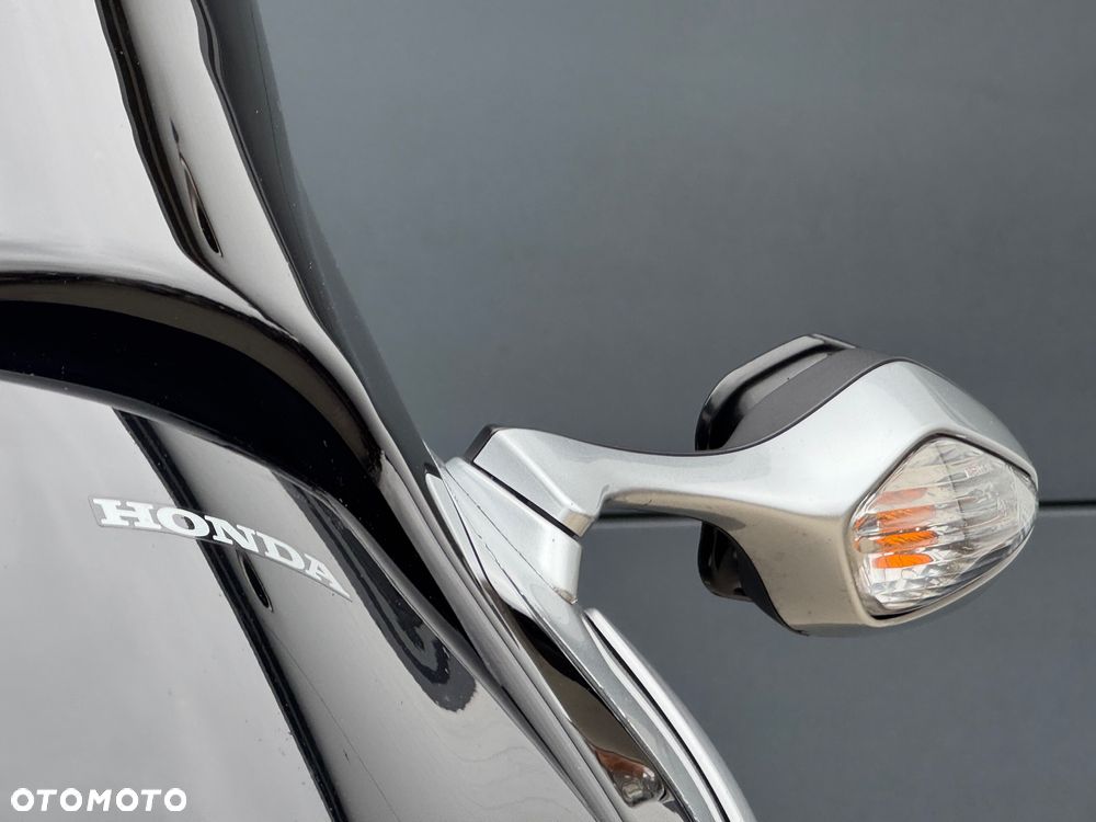 Honda VFR - 4