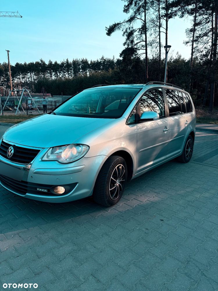 Volkswagen Touran - 1