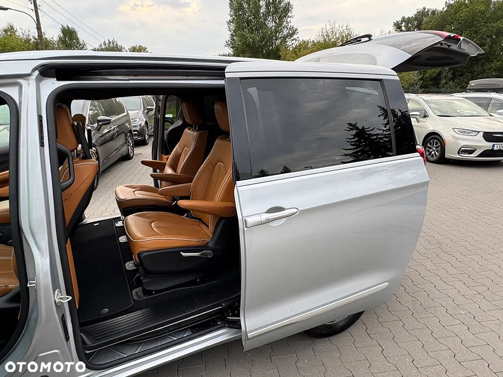 Chrysler Pacifica - 26