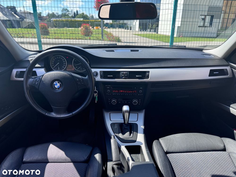 BMW Seria 3 330i xDrive - 6