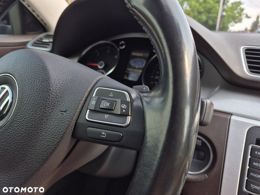 Volkswagen Passat - 27