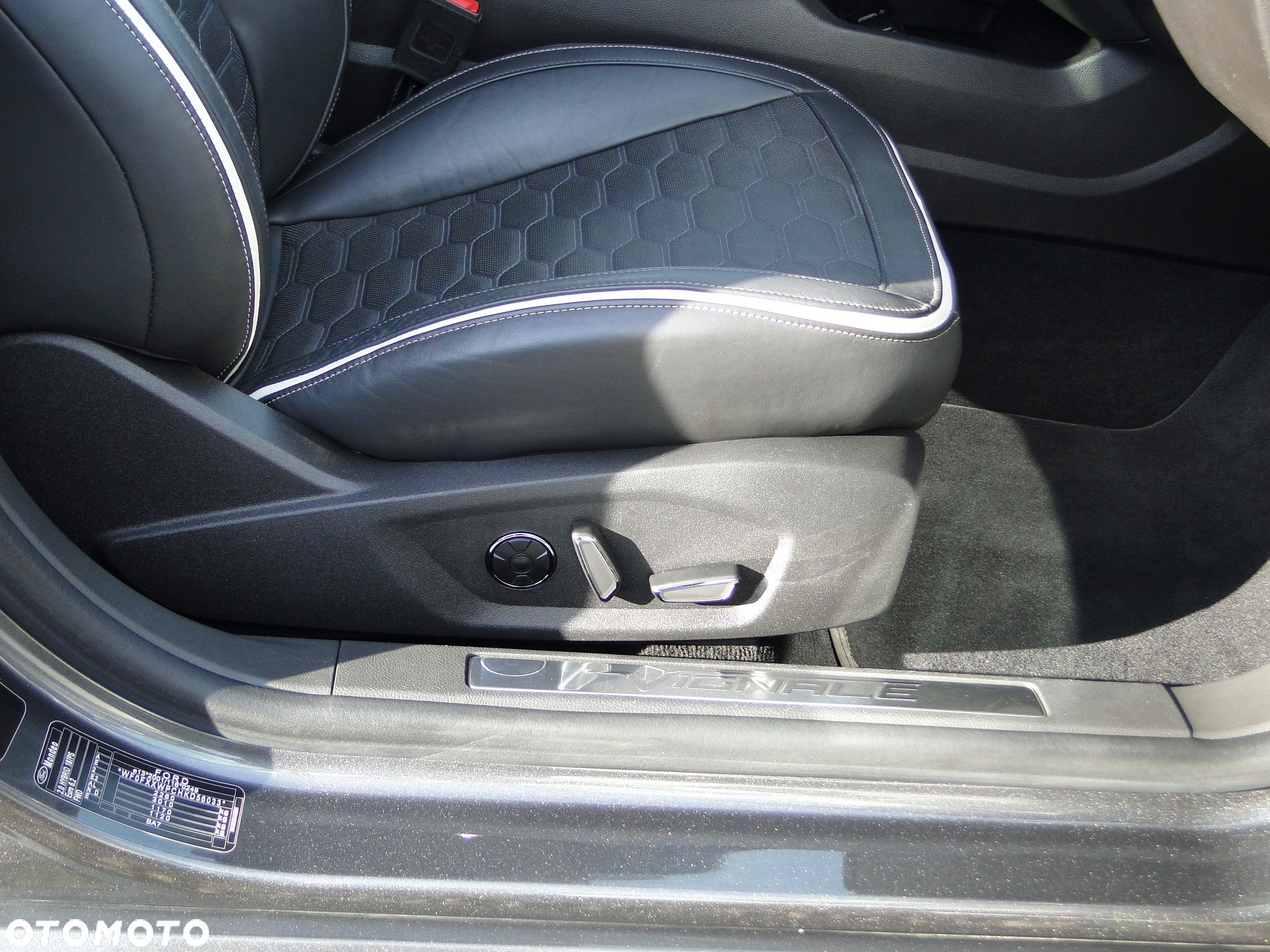 Ford Mondeo 2.0 Hybrid Vignale - 13