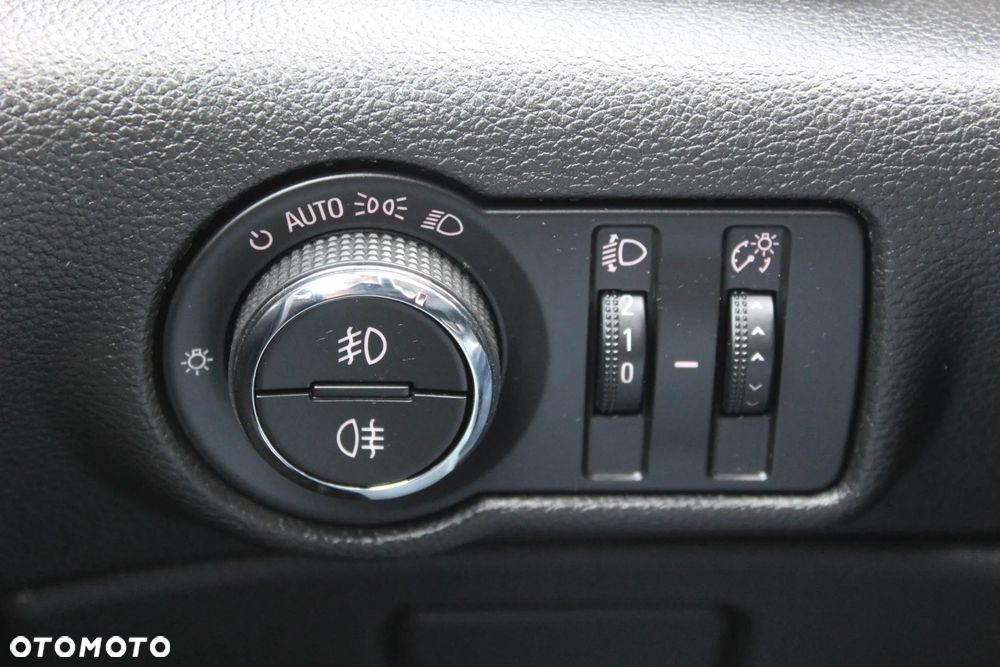Opel Astra 1.4 T Cosmo S&S - 19