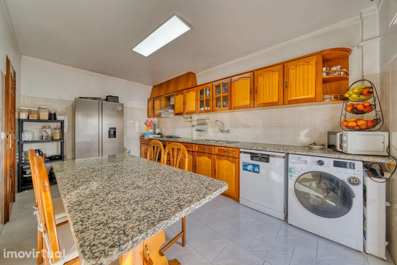 T3 com 3 Varandas e Arrecadação no Entroncamento | Localização Premium - Grande imagem: 3/29