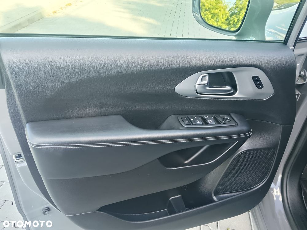 Chrysler Pacifica - 21