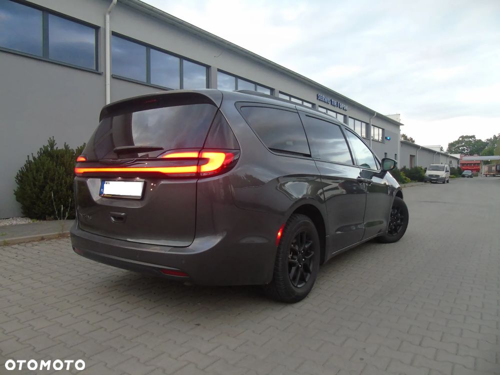 Chrysler Pacifica - 2
