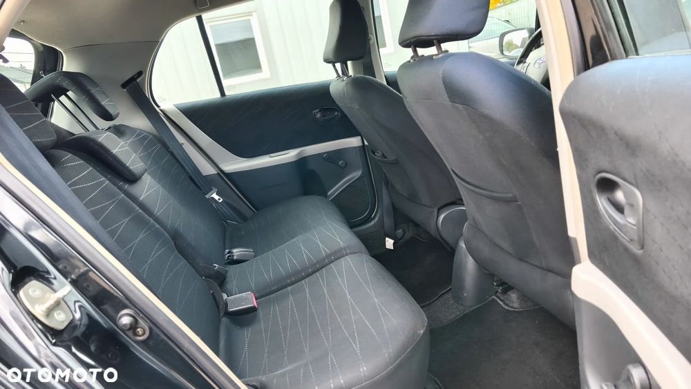 Toyota Yaris - 30