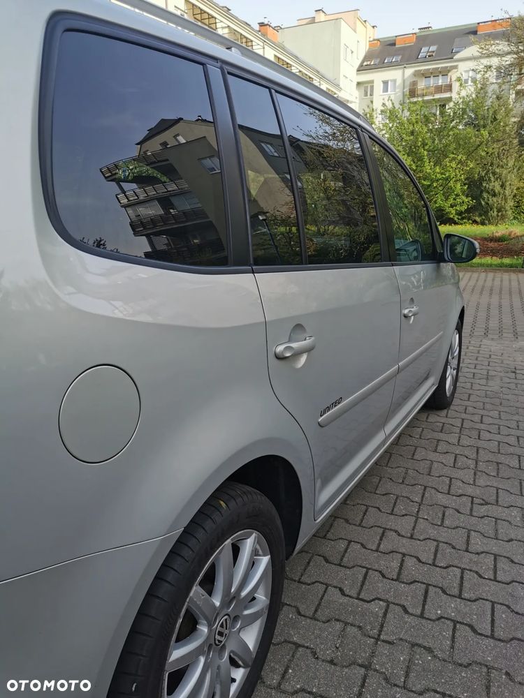 Volkswagen Touran 1.4 TSI United - 11