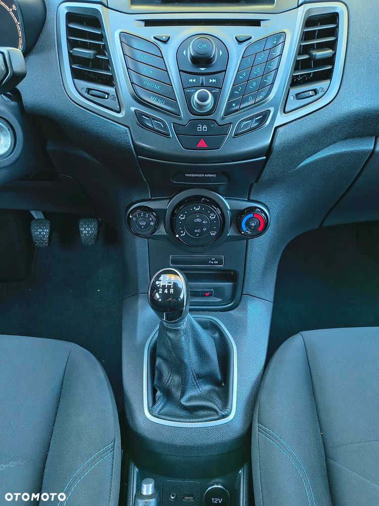 Ford Fiesta 1.25 Celebration - 24