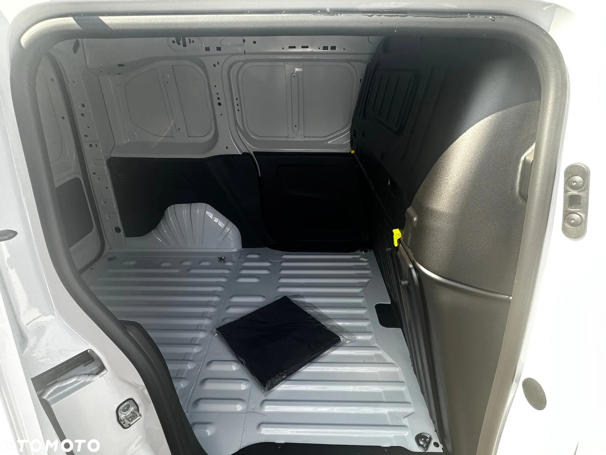 Peugeot Furgon Standard 650kg BlueHDi 100 KM S&S M6 FL - 7