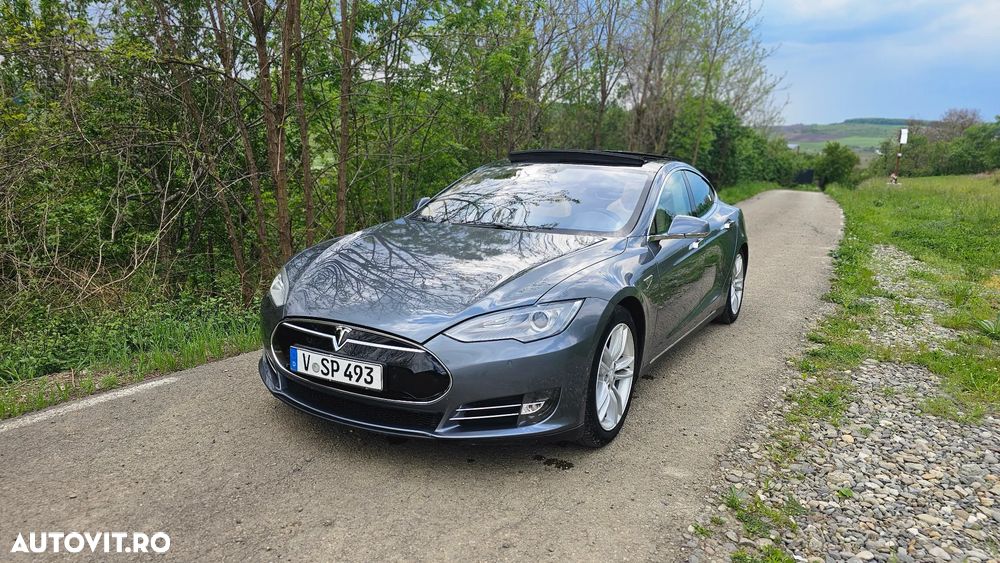 Tesla Model S - 5