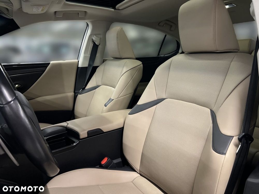 Lexus ES 300h Business Edition - 11