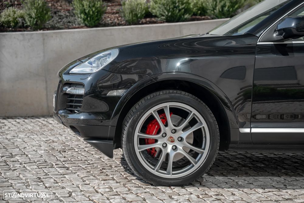 Porsche Cayenne Turbo - 11