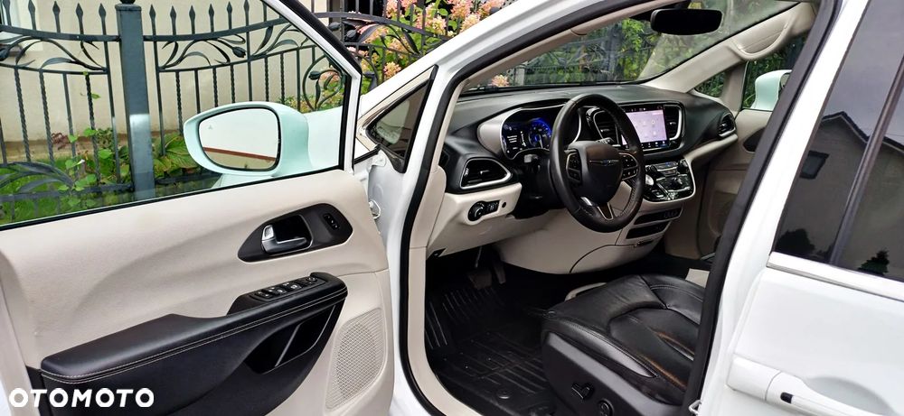 Chrysler Pacifica - 11