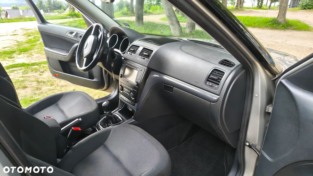 Skoda Yeti 2.0 TDI Ambition Green tec PLUS EDITION - 21