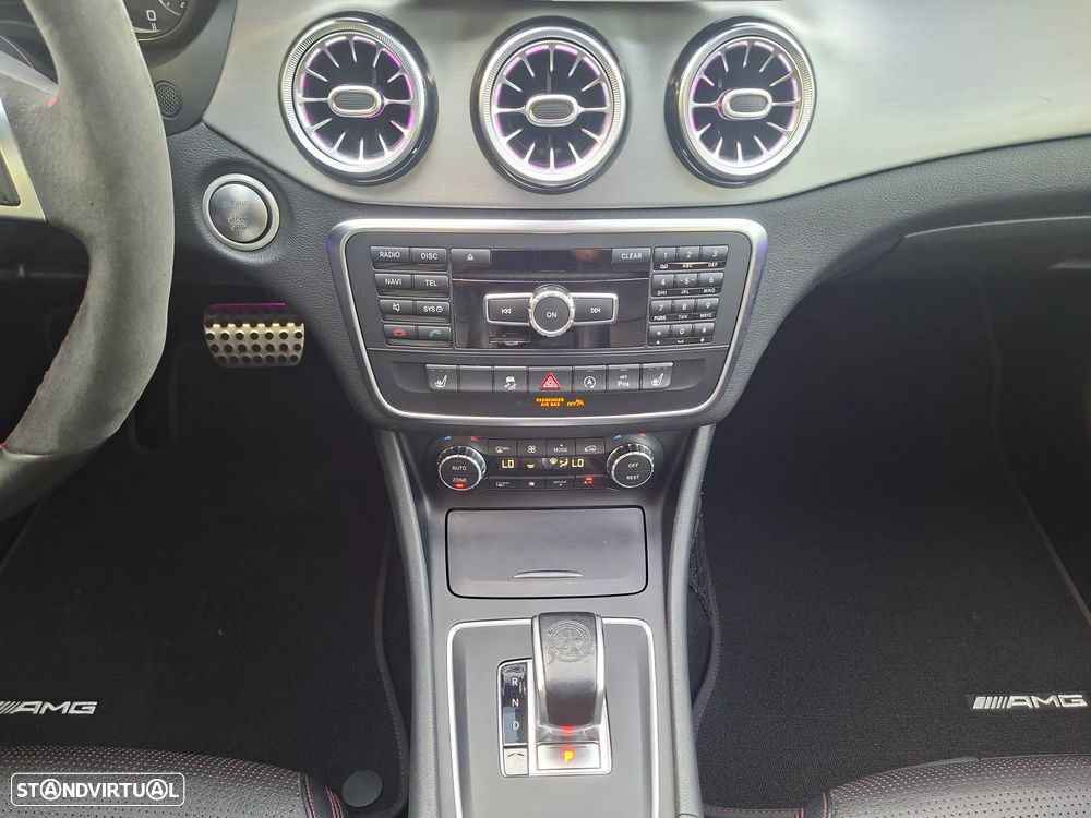 Mercedes-Benz GLA 45 AMG - 32
