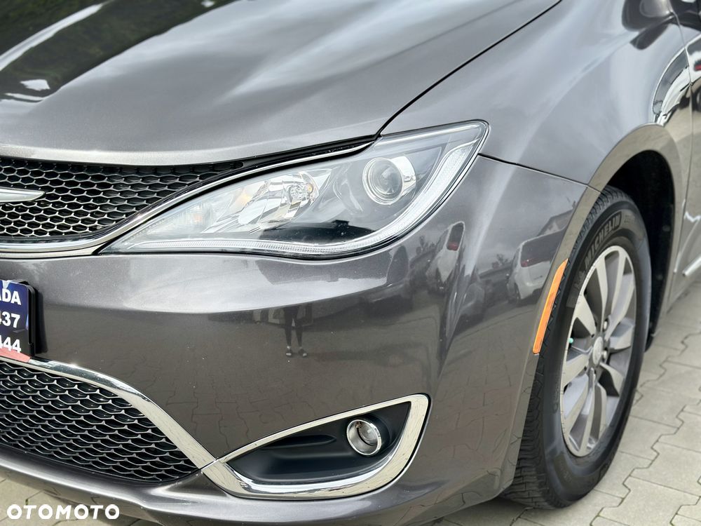 Chrysler Pacifica - 5