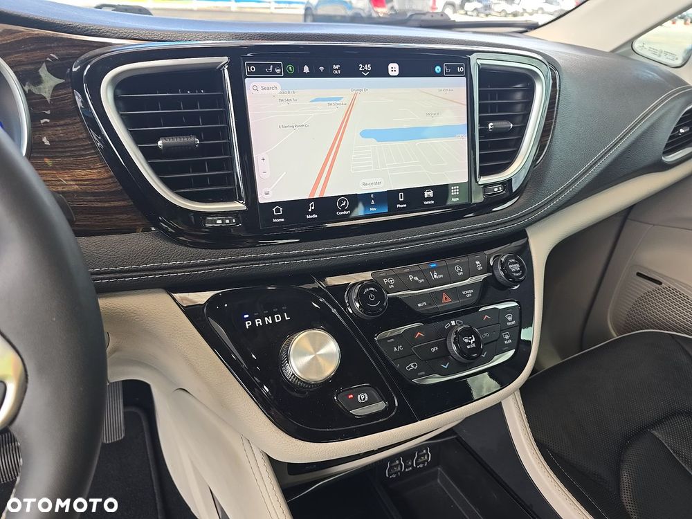 Chrysler Pacifica - 10