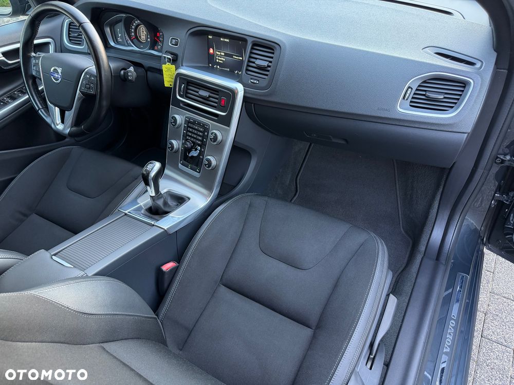 Volvo V60 D2 Drive-E Momentum - 24