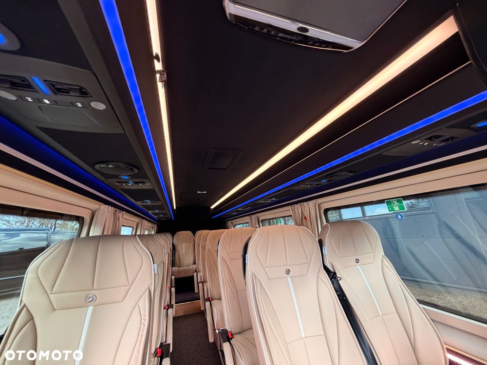 Mercedes-Benz Sprinter 519 - 30