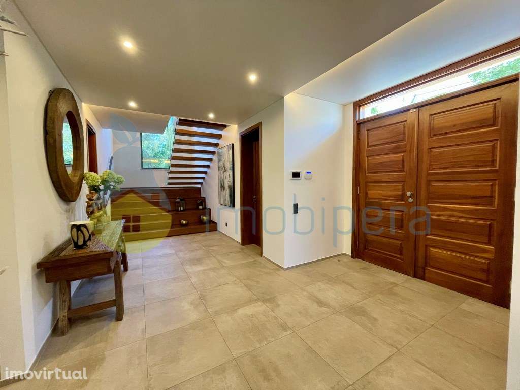 Excepcional Moradia V4 em Loulé com vistas de campo e mar - Grande imagem: 4/36