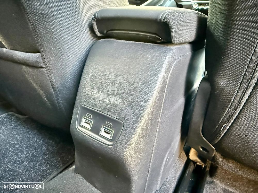 Peugeot e-2008 Allure - 12