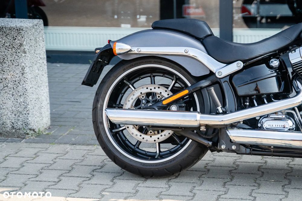 Harley-Davidson Softail Breakout - 9