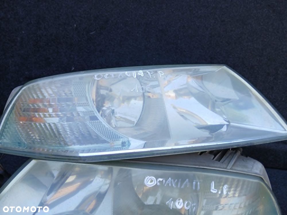 Skoda Octavia II lampa przednia  prawa - 1