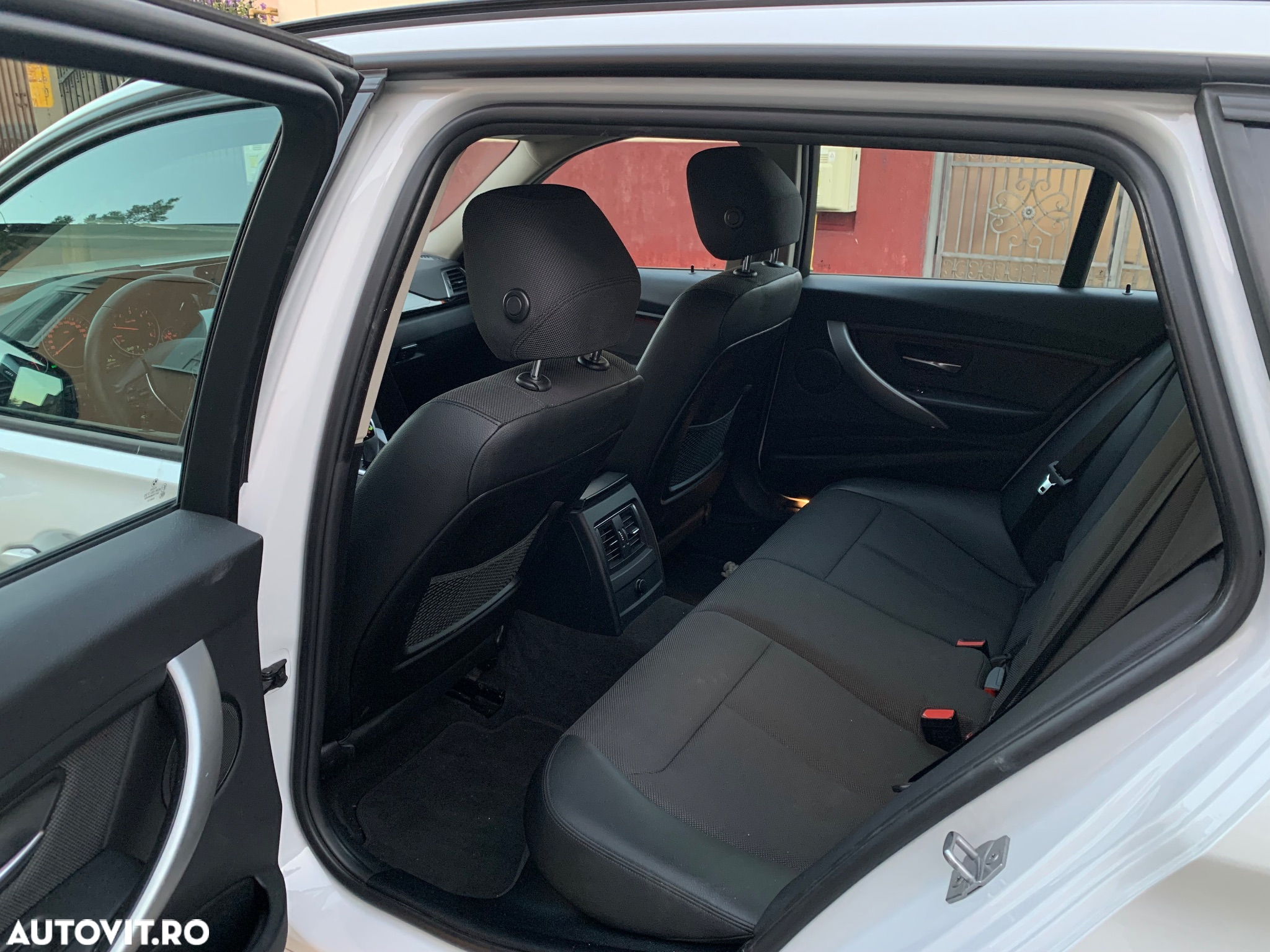 BMW Seria 3 320d Touring Aut. Advantage - 13