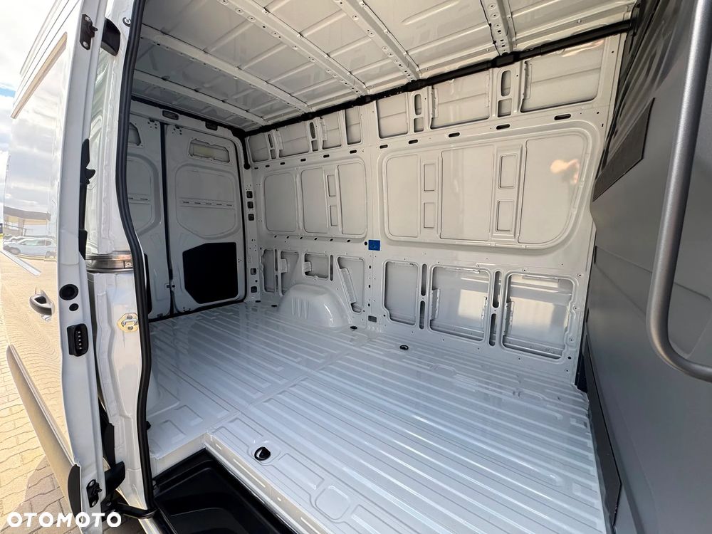 Mercedes-Benz Sprinter - 16