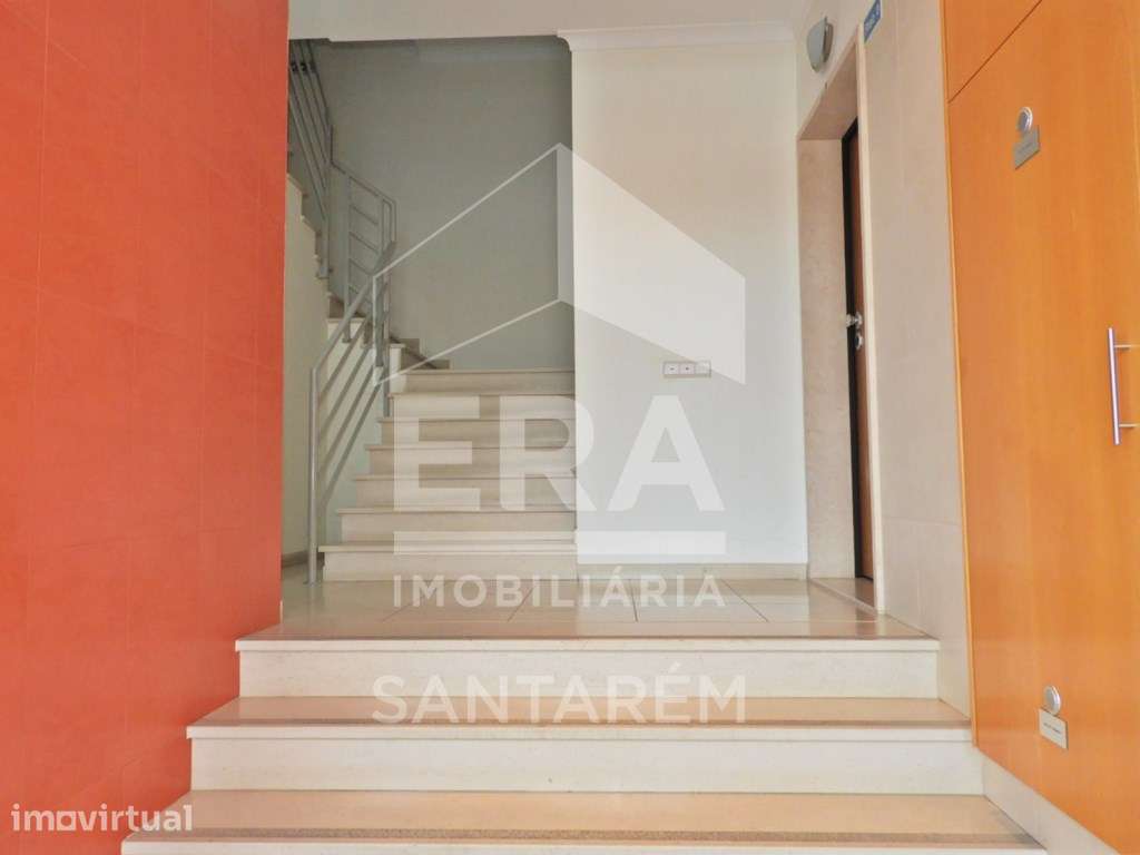 Apartamento T2 com garagem para 2 carros - Grande imagem: 4/13