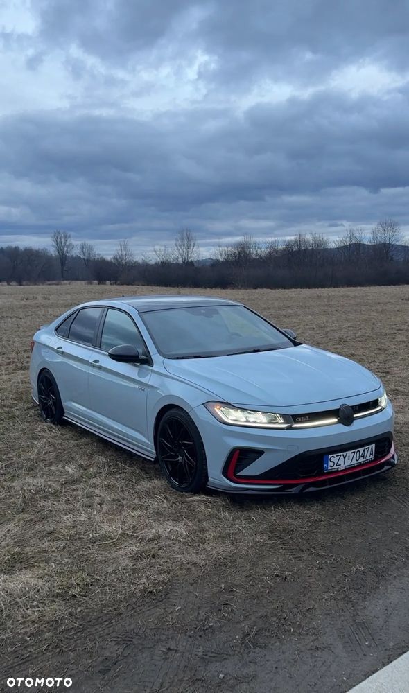 Volkswagen Jetta - 2