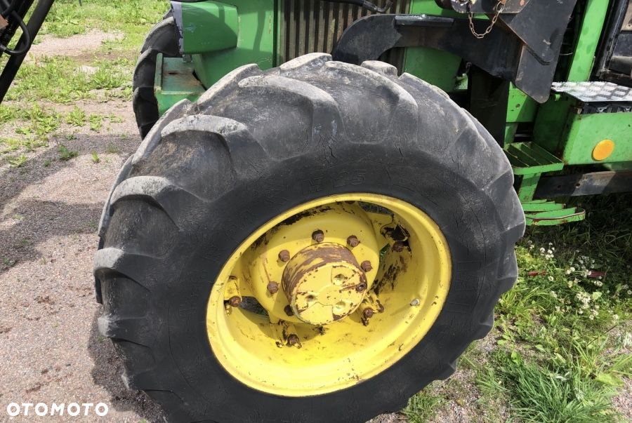 John Deere 2040 - 9