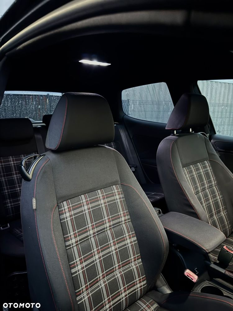 Volkswagen Golf 2.0 GTI - 17