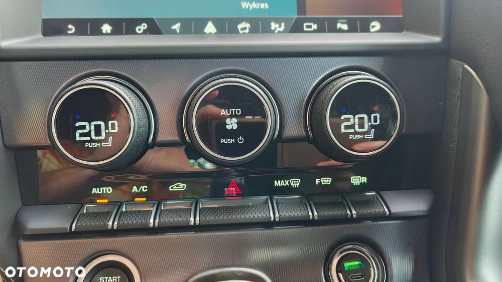 Jaguar F-Type P575 AWD R - 11