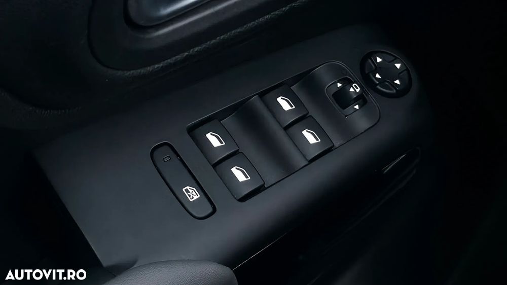 Citroën C5 Aircross 1.6 PHEV FWD 225 EAT8 Shine - 23