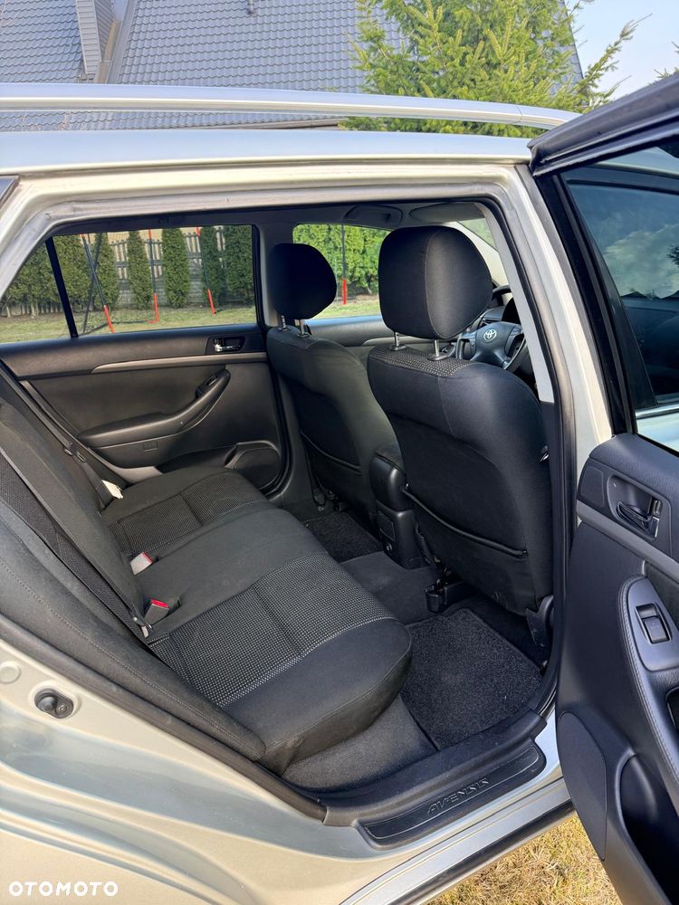 Toyota Avensis 1.8 VVT-i - 8