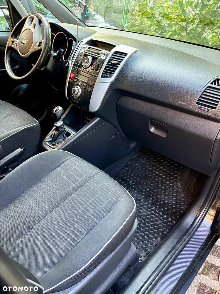 Kia Venga 1.6 CRDi 128 Fifa World Cup Edition - 12