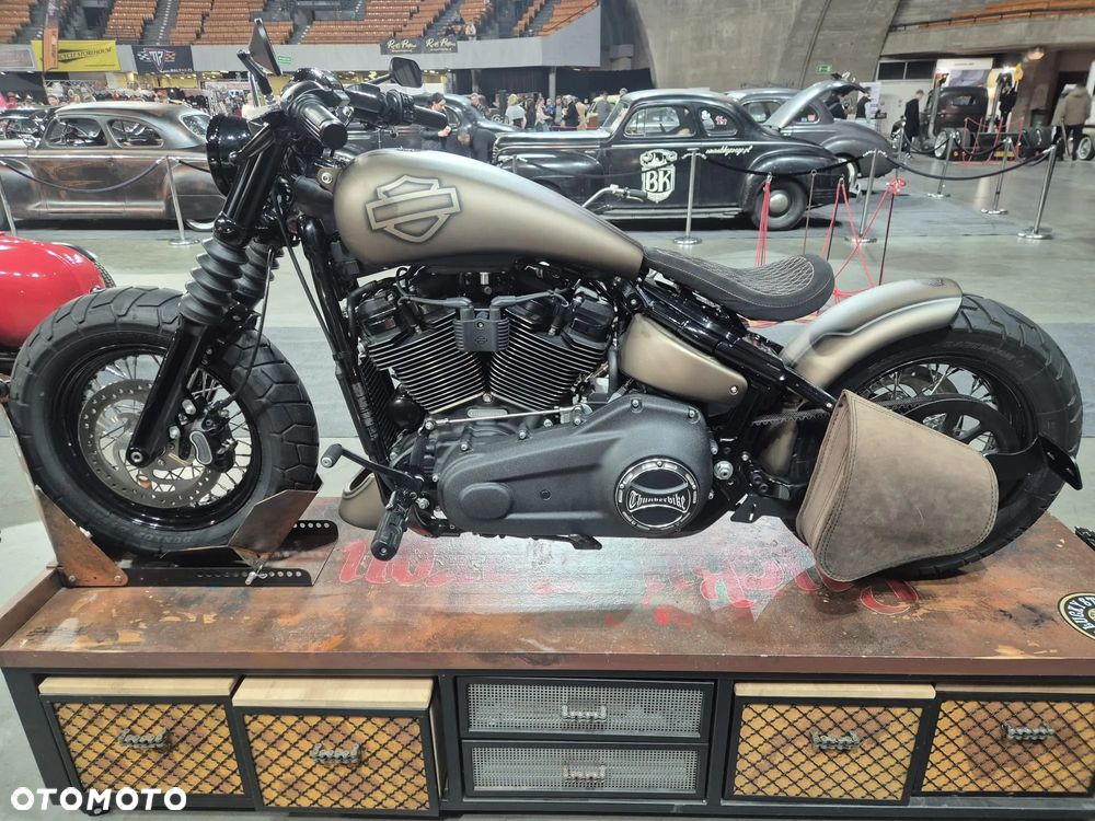 Harley-Davidson Softail Street Bob - 4