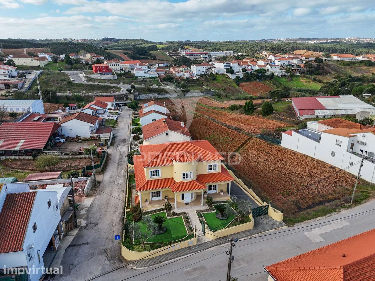 Moradia T5 como Nova com Piscina, Jardim e Garagem de 170 m² — Mira... - Grande imagem: 4/40