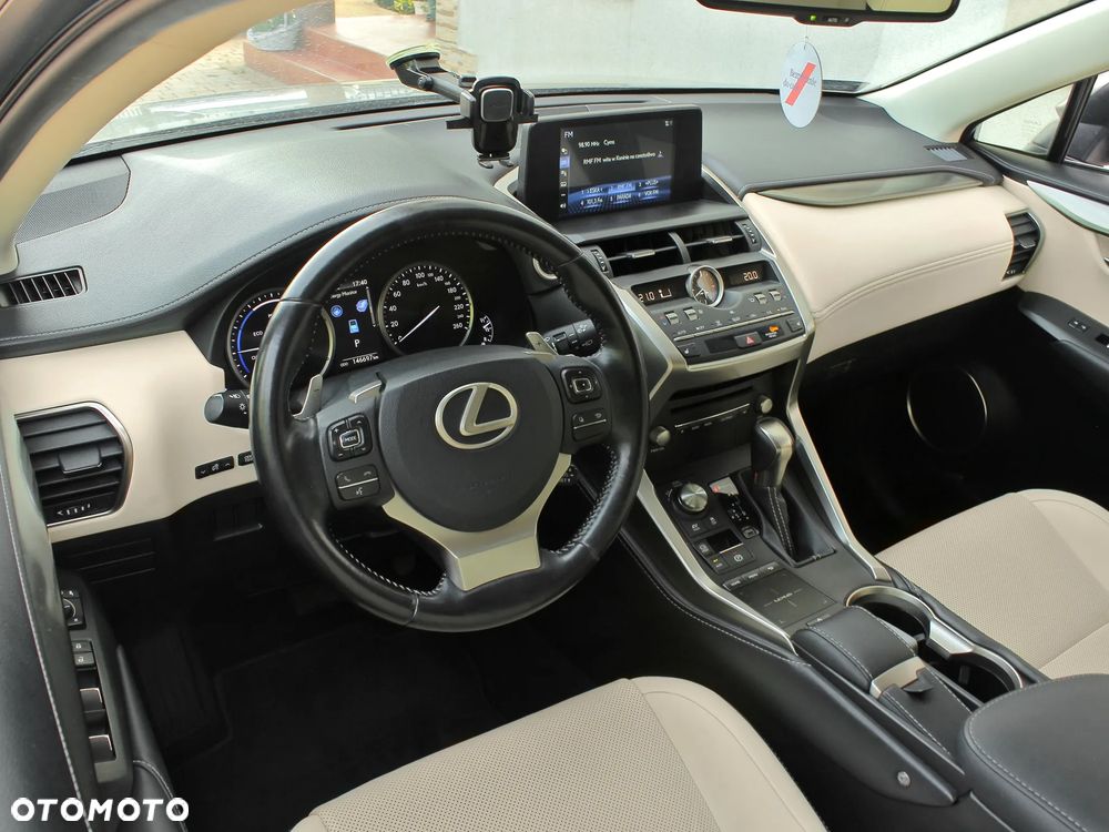 Lexus NX 300h Elite 2WD - 17