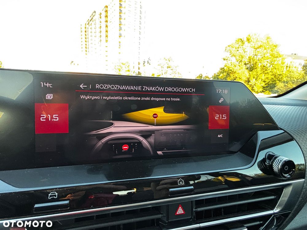 Citroën C4 PureTech 130 Stop&Start EAT8 SHINE - 24