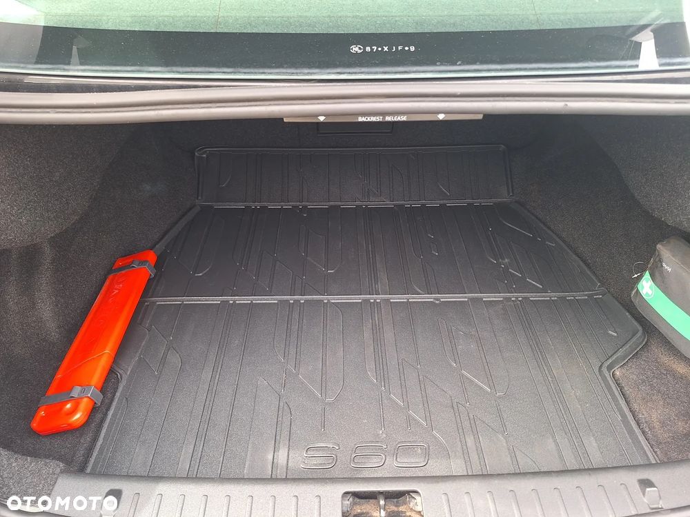Volvo S60 T3 Edition Pro - 21
