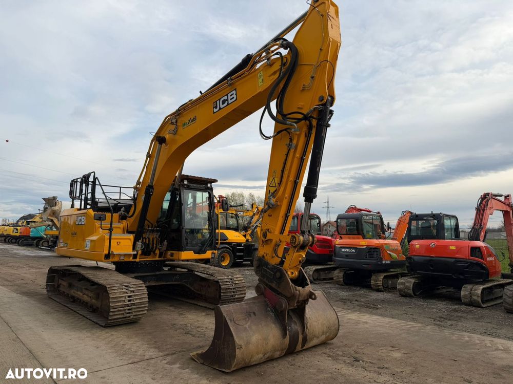 JCB 220XC4F Excavator - 6