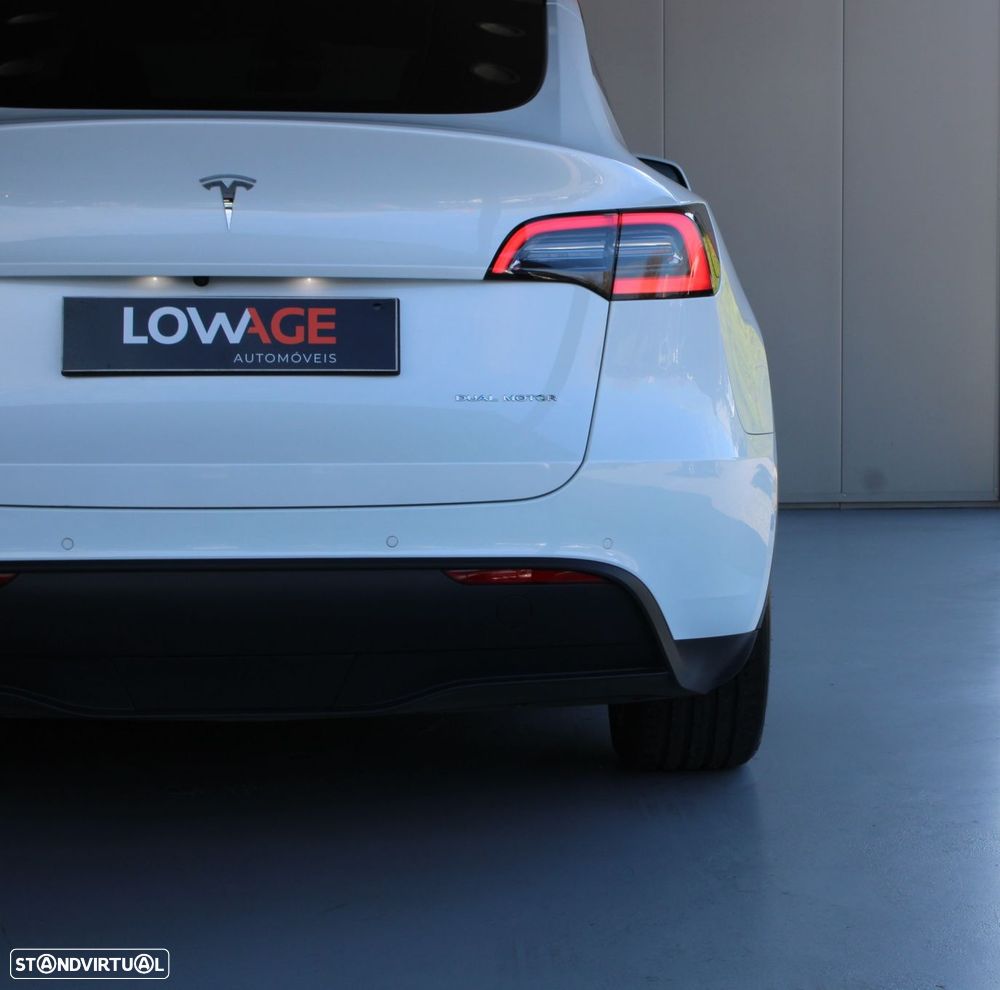 Tesla Model Y Long Range Dual Motor AWD - 14