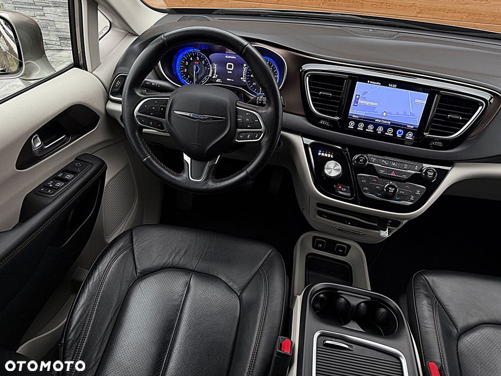 Chrysler Pacifica - 5