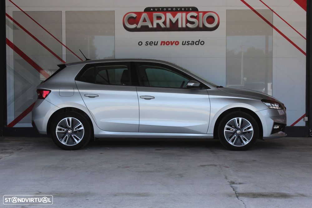 Skoda Fabia 2023 photo 2