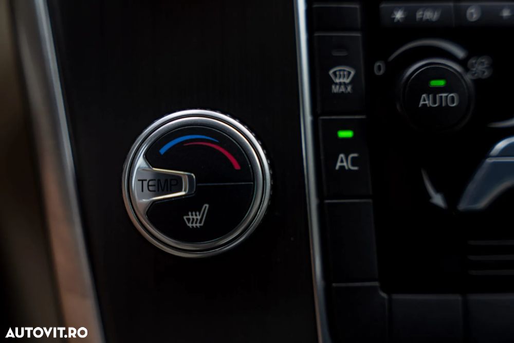 Volvo XC 60 D4 AWD Geartronic Summum - 22