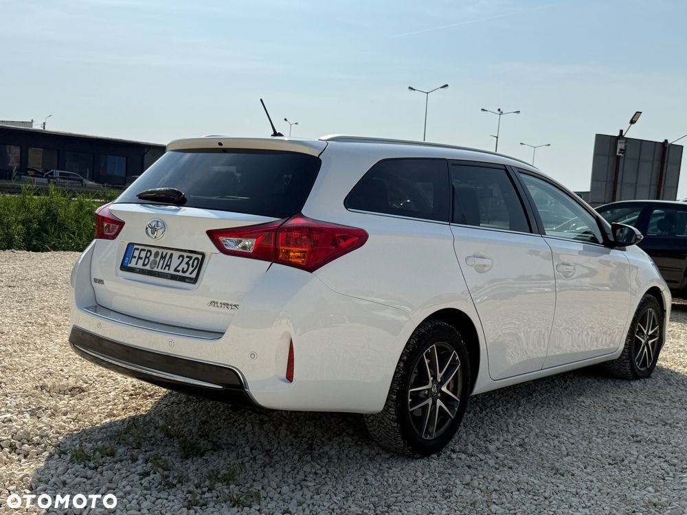 Toyota Auris 1.6 Premium - 8