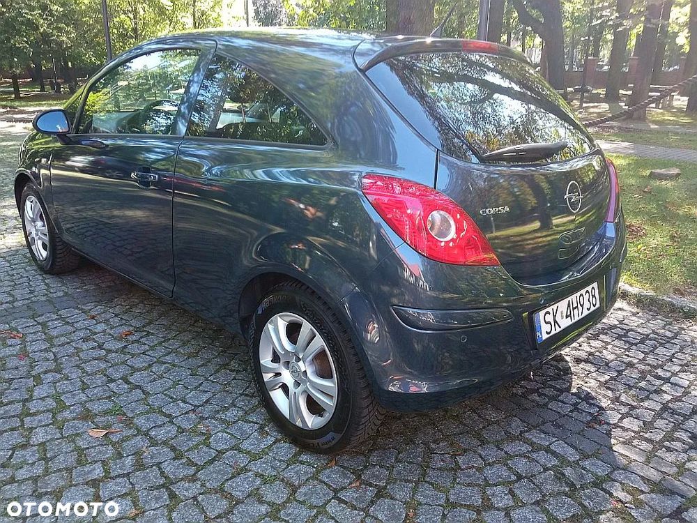 Opel Corsa 1.4 16V Cosmo - 3